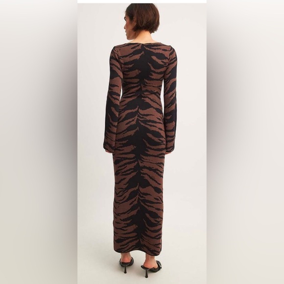 NA-KD Brown and Black Tiger Print sweater Dress with side cut out - Picture 2 of 7